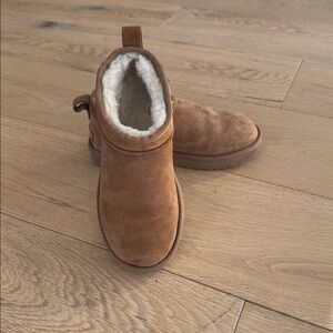 UGG boots. Women’s classic ultra mini size 6 color chestnut.